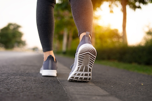 Mujer caminando.