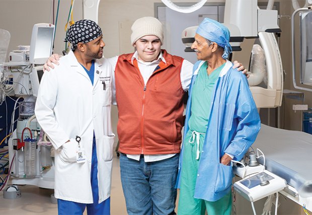 Aristeo Cantu con el Dr. Tekle y el Dr. Hussein