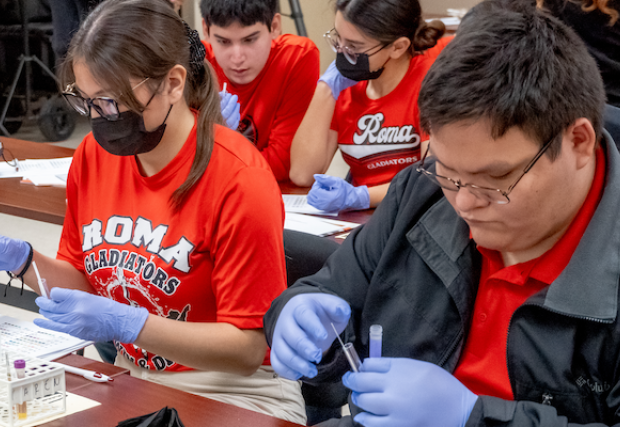 South Texas Health System Edinburg organiza una conferencia especial para Roma High School para promover carreras en el hospital