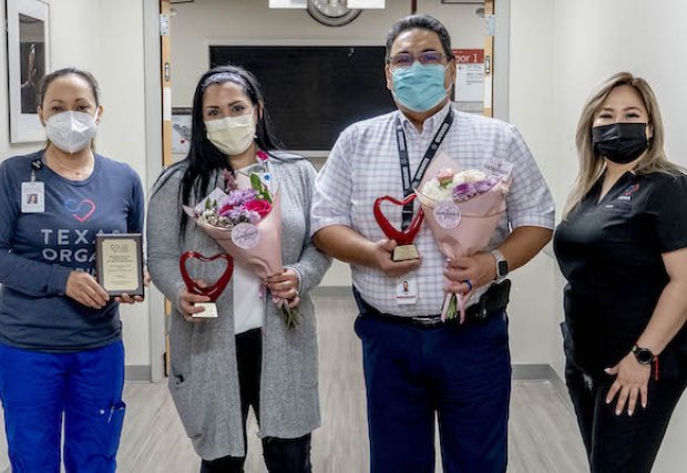 Texas Organ Sharing Alliance reconoce a dos empleados del sistema de salud del sur de Texas