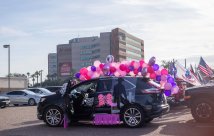 South Texas Health System inicia el mes de concientización sobre el cáncer de mama con Community Think Pink Parade